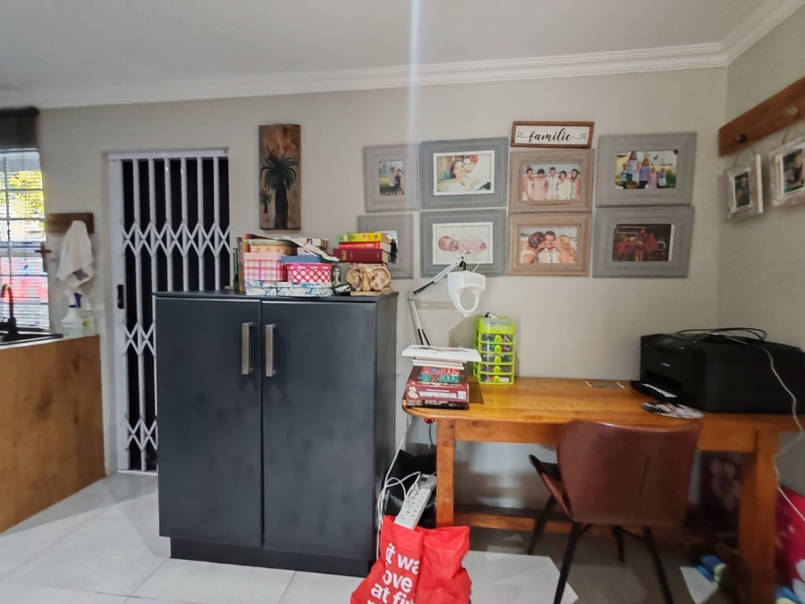 Commercial Property for Sale in Colleen Glen Eastern Cape